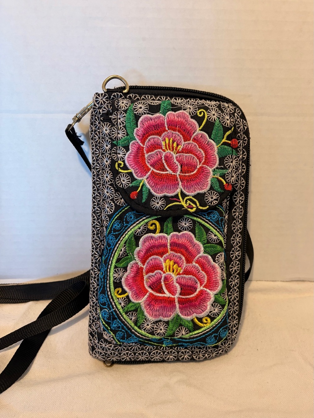 Source Unknown Black Crossbody Wallet with Pink Floral Embroidery